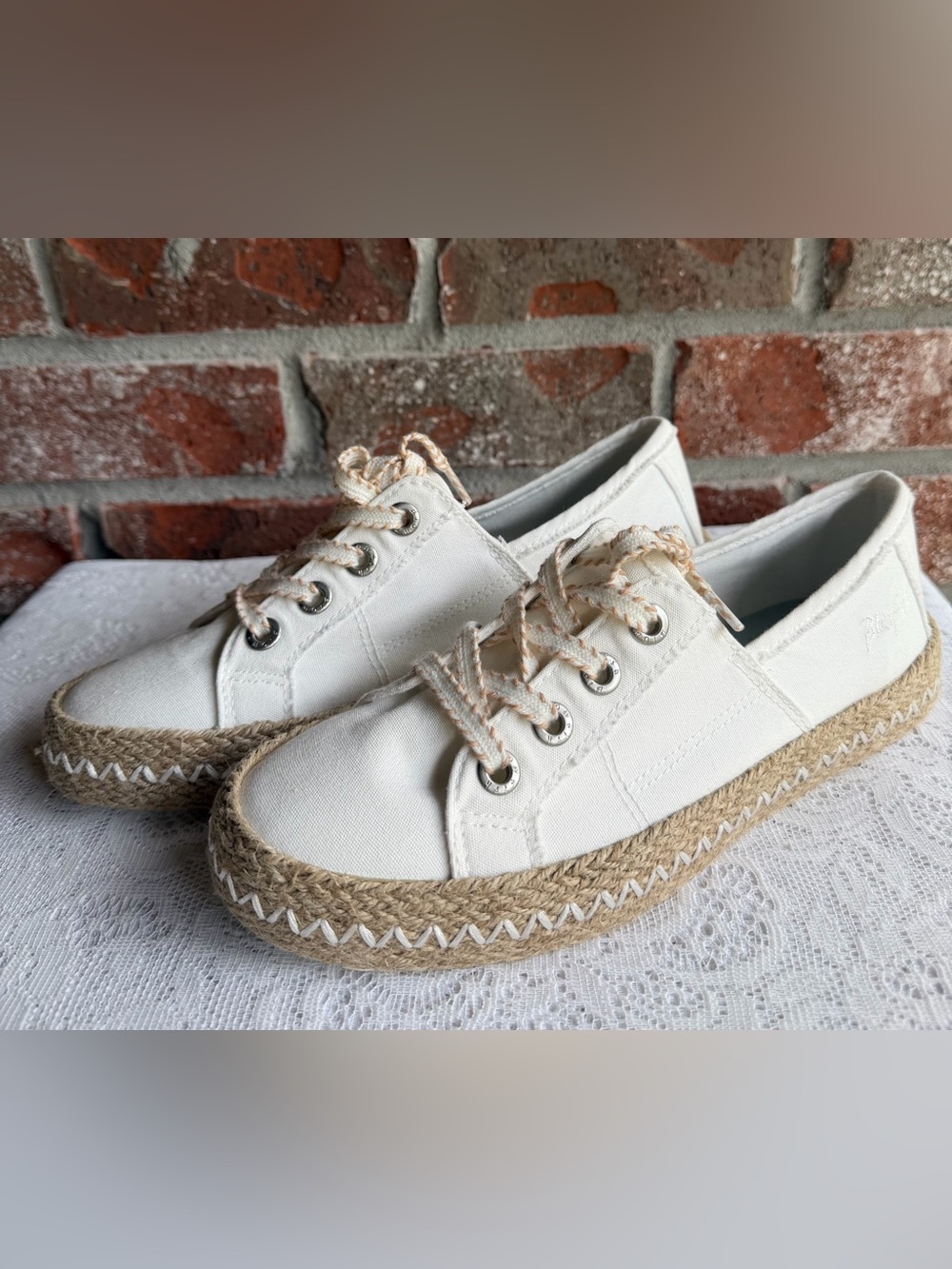 Blowfish Malibu Lace-Up Espadrille
Sneakers. Size 7.5.
